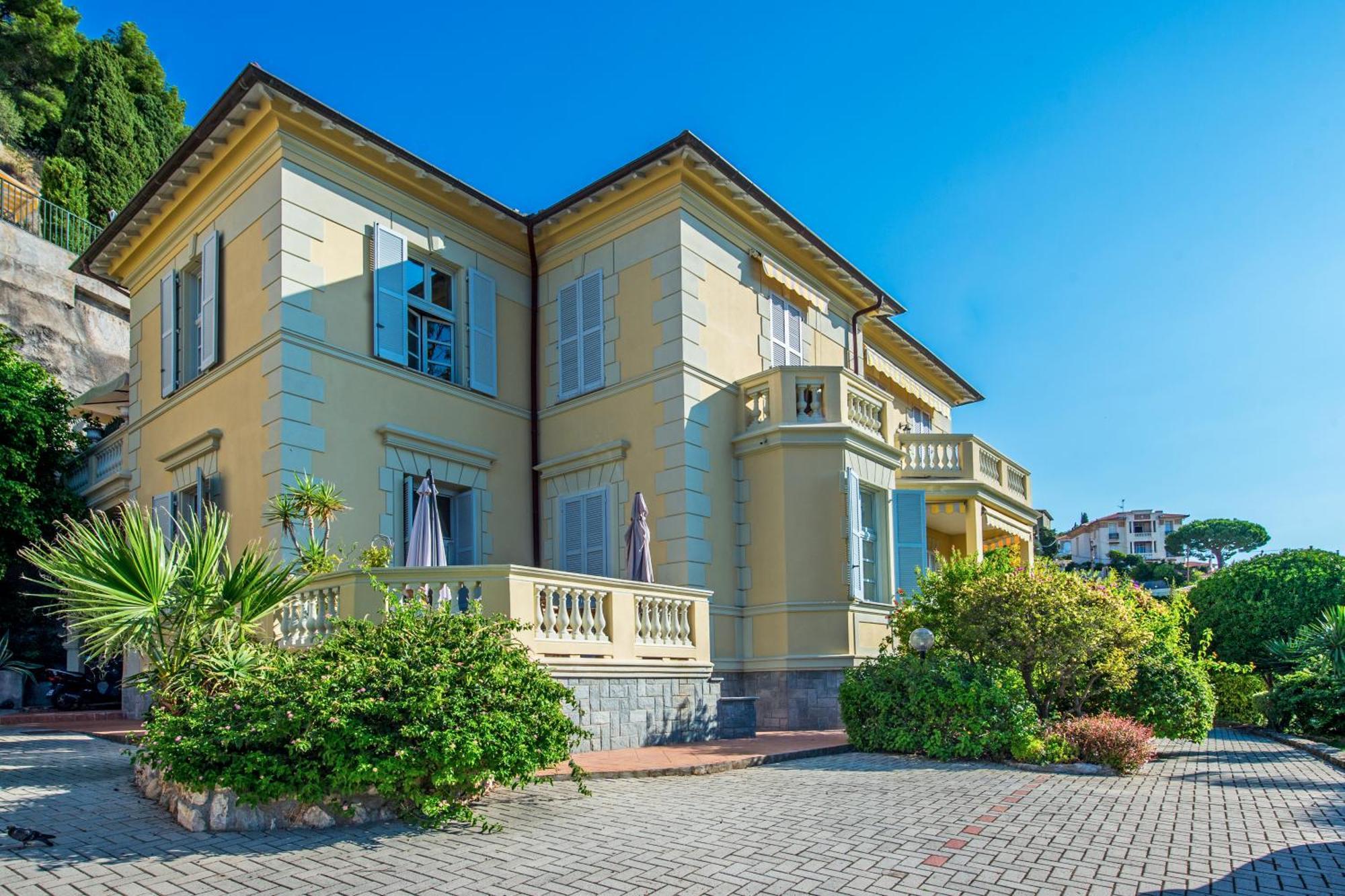 Oliviers -Agreable 2 Pieces Dans Maison Bourgeoise Menton Bagian luar foto
