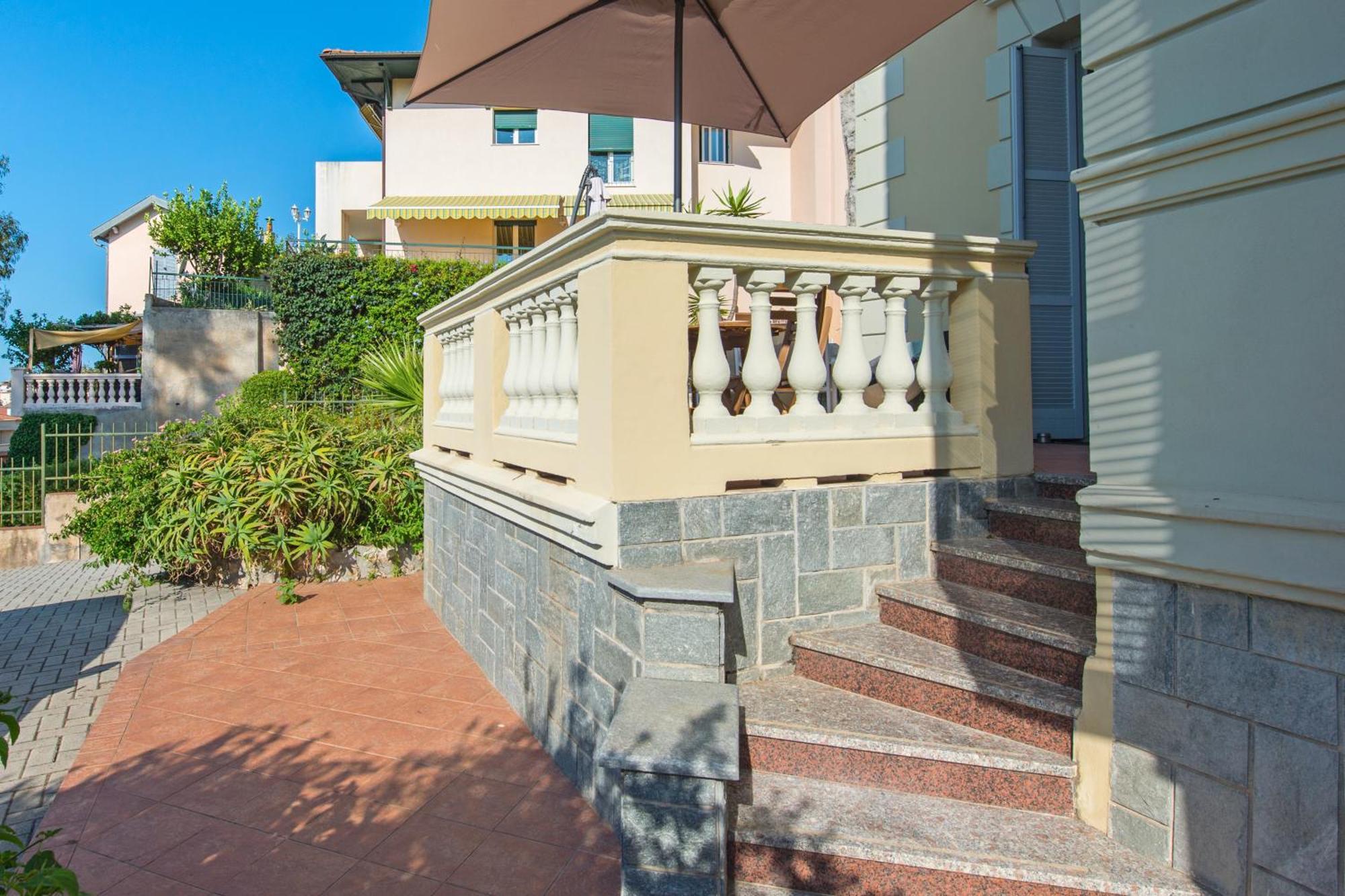 Oliviers -Agreable 2 Pieces Dans Maison Bourgeoise Menton Bagian luar foto